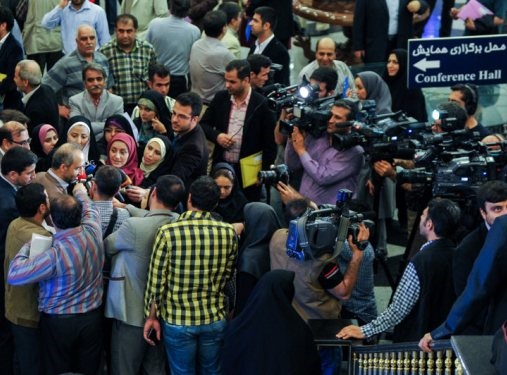 سرافراز در محاصره خبرنگاران